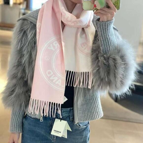 Authentic Burberry Pale Pink Color Wool Scarf 370 Tax - Picture 6 of 6